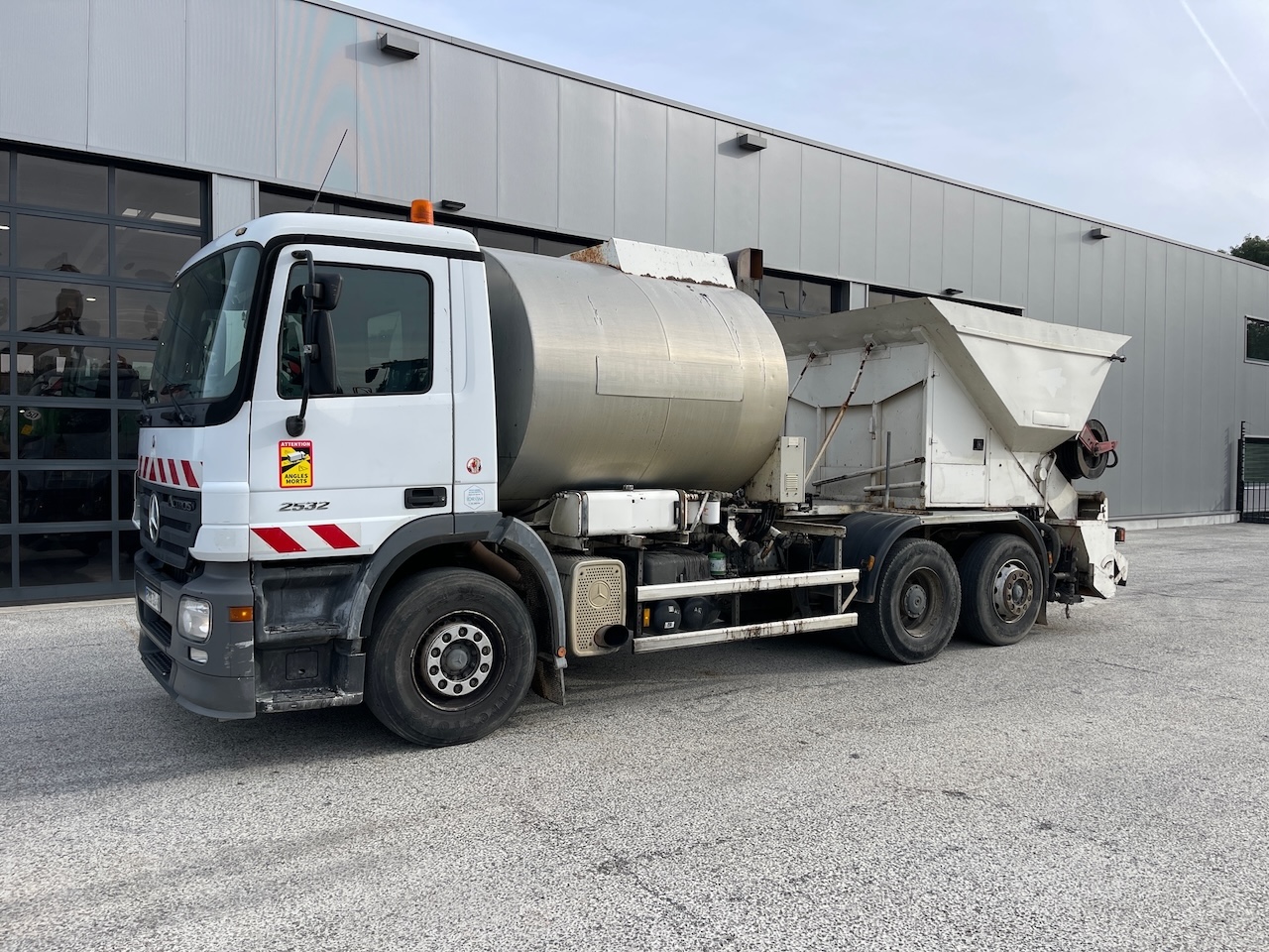 Mercedes Benz Actros 2532 Bitumen/Splitter sprayer 2005